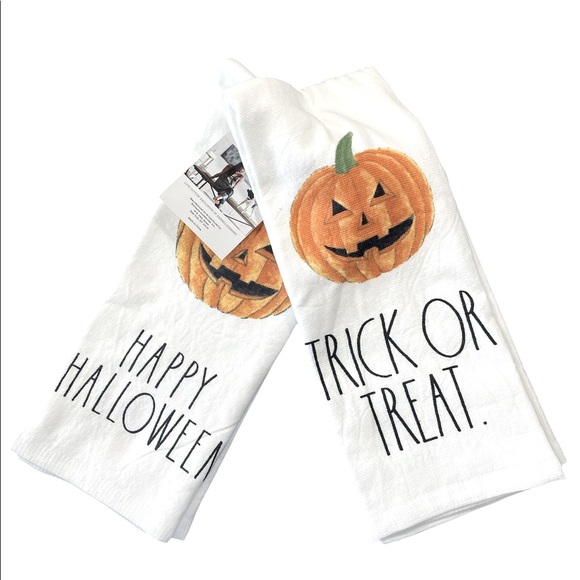 NEW Rae Dunn HAPPY HALLOWEEN & TRICK OR TREAT Towels - Picture 1 of 6